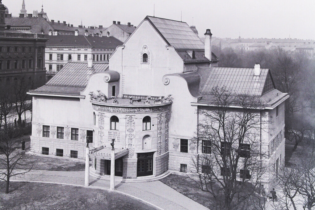 110 let kolem Domu umění